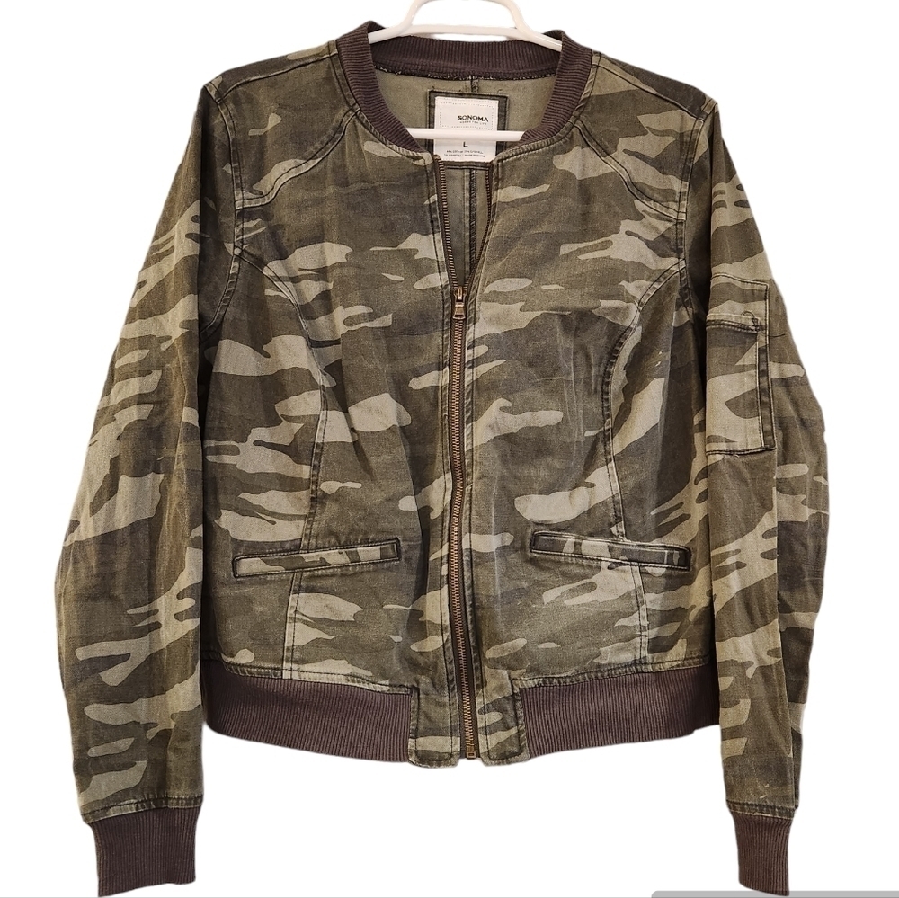 Sonoma Camo Bomber Jacket worn 1-2x size Large